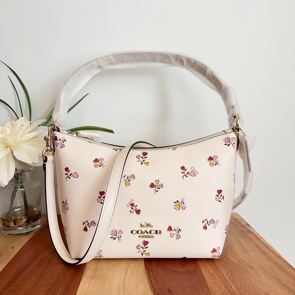 NWT Coach Zip Top Shoulder Bag With Heart‎ Print